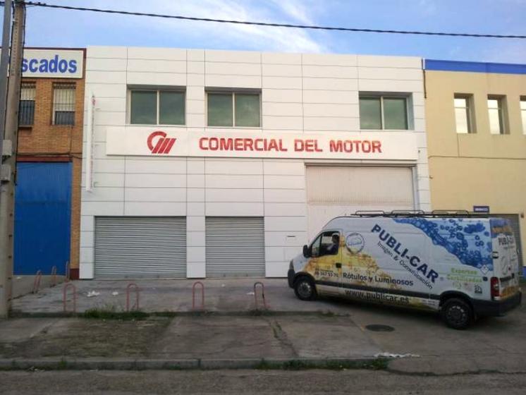 Rótulo luminoso corpóreo. Comercial del Motor Sevilla
