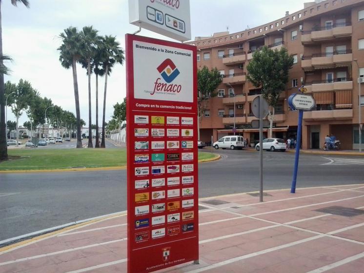 Totem rotulado con vinilo laminado  Fenaco ( Federaci&oacute;n Nazarena de Comerciantes de Dos Hermanas ) Sevilla