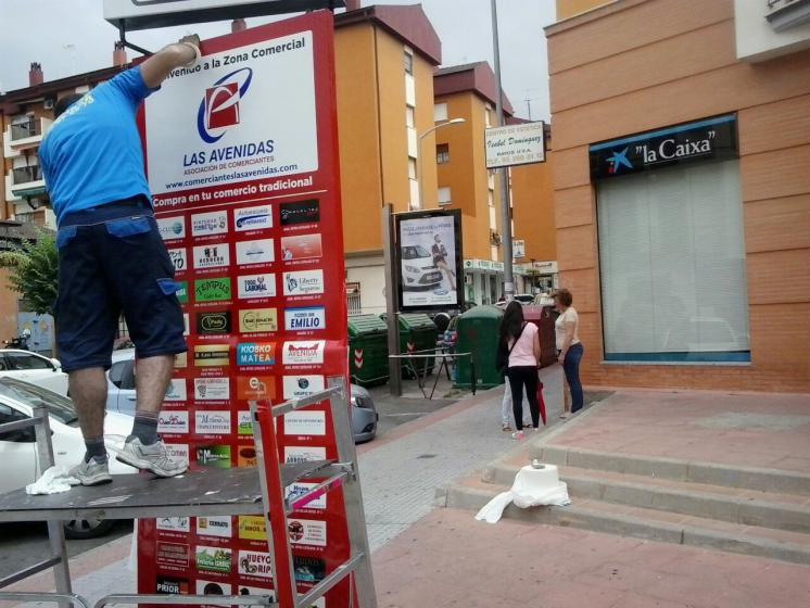 Totem rotulado con vinilo laminado  Fenaco ( Federaci&oacute;n Nazarena de Comerciantes de Dos Hermanas ) Sevilla