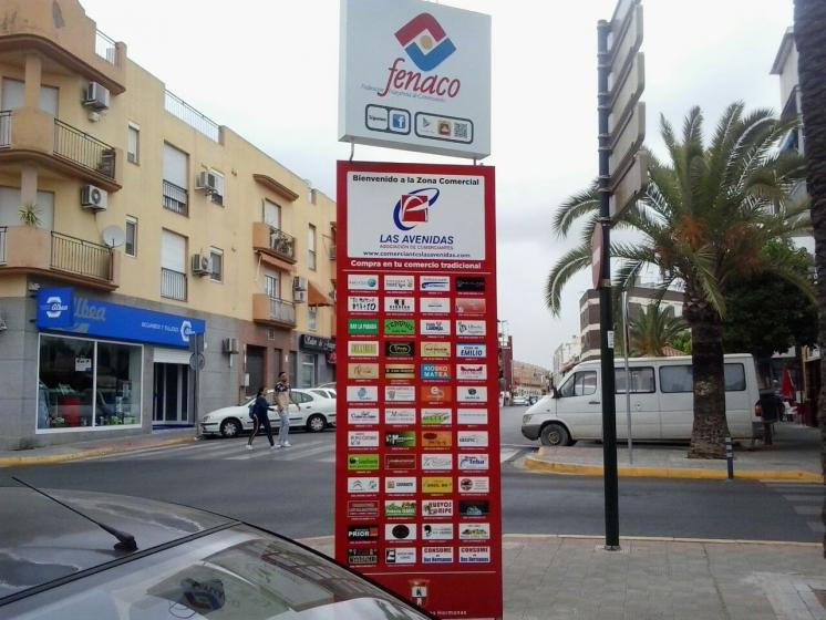 Totem rotulado con vinilo laminado  Fenaco ( Federaci&oacute;n Nazarena de Comerciantes de Dos Hermanas ) Sevilla