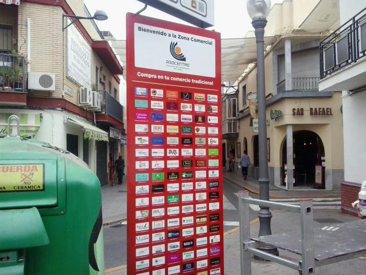 Totem rotulado con vinilo laminado  Fenaco ( Federaci&oacute;n Nazarena de Comerciantes de Dos Hermanas ) Sevilla