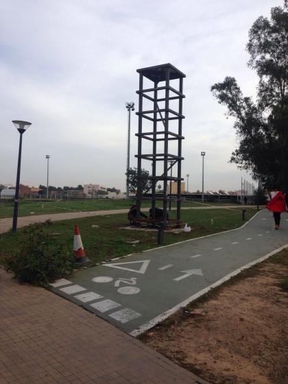 Universidad Pablo de Olavide Sevilla. T&oacute;tem de 6 mts rotulado