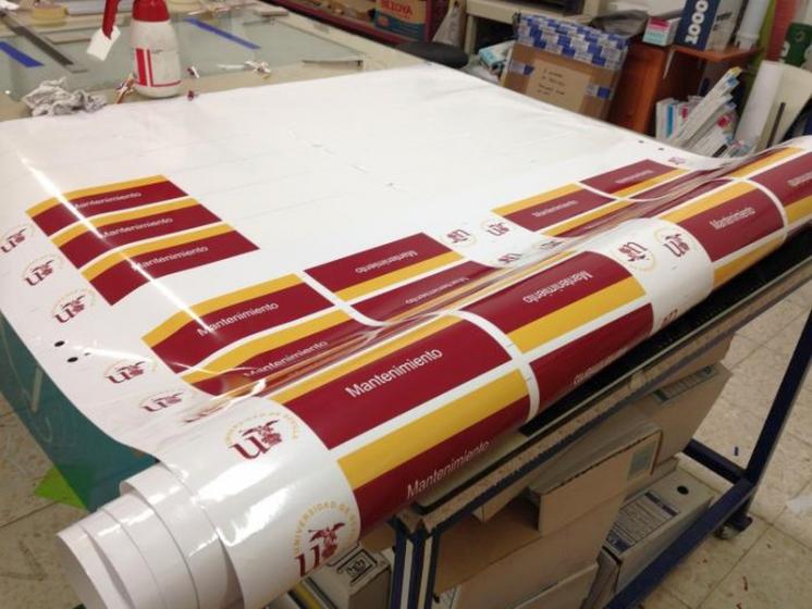 Vinilo para R&oacute;tulos y Carteles Servicios de Mantenimiento. Universidad de Sevilla