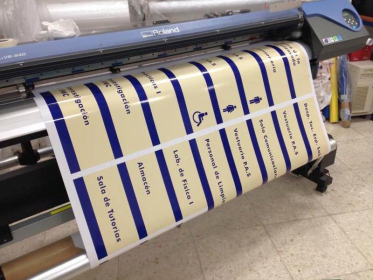 Vinilos para r&oacute;tulos y carteles de la Facultad de F&iacute;sica Sevilla