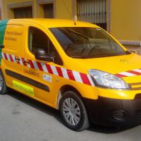 Rotulación de furgoneta en vinilo de corte. API Movilidad Zona Cádiz Norte
