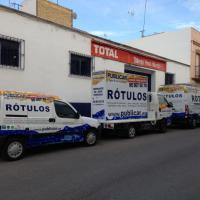 Rotulación de furgoneta en vinilo de corte e impresión digital fundidos. Vehículos Publicar Sevilla