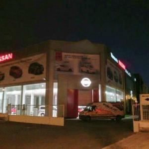 Rotulación de vinilos en impresión digital laminado. Nissan Vanauto Sueminencia Sevilla. Trabajos realizados de madrugada.