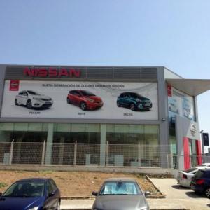 Rotulación de vinilos en impresión digital laminado. Nissan Vanauto Sueminencia Sevilla. Trabajos realizados de madrugada. Resultado por la mañana.