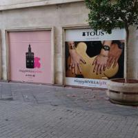 Rotulación de vinilos en impresión digital laminado. Tiendas Tous Sevilla. Trabajos realizados para Cacelia, SL