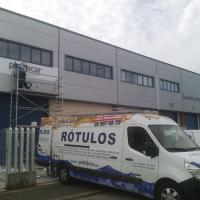 Rótulo Cartel chapa rotulada. Plasacar, Polg. Inds. La Plata Camas Sevilla