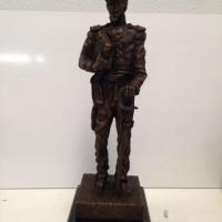 Trofeo Soldado de &eacute;poca fundido. Batall&oacute;n del Cuartel General de la Fuerza Terrestre. 