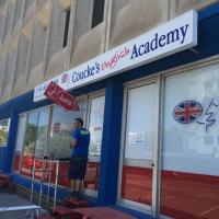 Academia Couckes English Sevilla.Rotulación de vinilos en impresión digital y al ácido