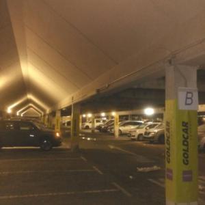 Cambio de señalización carteles y lonas. Mantenimiento de Parking Gold Car Rental,en aeropuerto de Sevilla