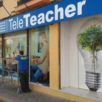 Cartel rótulo frontal, rotulado con vinilos e iluminados con focos led. Tele Teacher academia Dos Hermanas Sevilla
