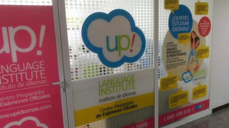 Academia Couckes English Sevilla.Rotulación de vinilos en impresión digital y al ácido