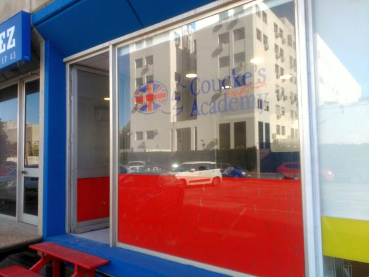 Academia Couckes English Sevilla.Rotulación de vinilos en impresión digital y al ácido