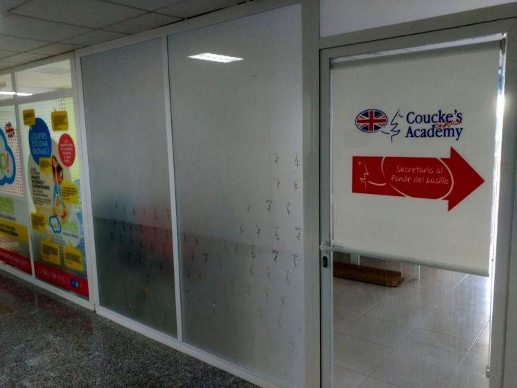 Academia Couckes English Sevilla.Rotulación de vinilos en impresión digital y al ácido
