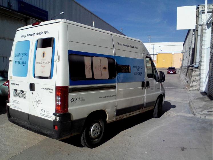 Bodegas Faustino. Rotulación en vinilo en impresión digital polimérico laminado en Sevilla.