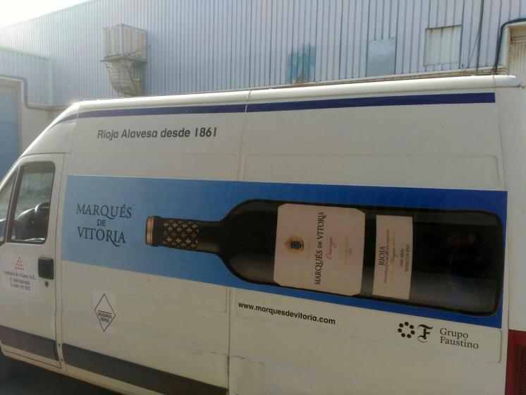 Bodegas Faustino. Rotulación en vinilo en impresión digital polimérico laminado en Sevilla.