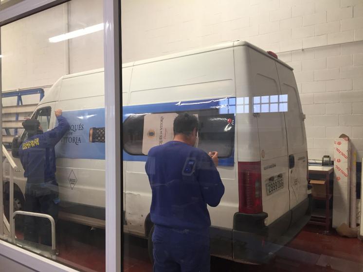Bodegas Faustino. Rotulación en vinilo en impresión digital polimérico laminado en Sevilla.