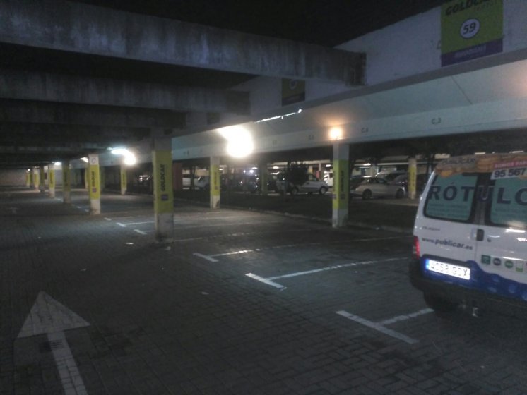 Cambio de señalización carteles y lonas. Mantenimiento de Parking Gold