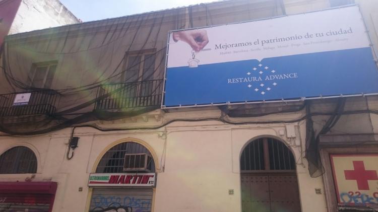 Cartel lona publicitaria de Gran formato enmarcada con bastidor de tubo. Trabajaos realizados para Arte Marketing. Sevilla