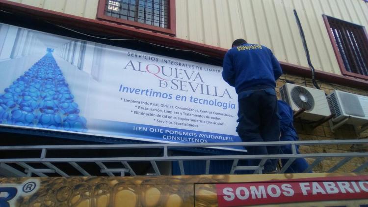 Cartel lona publicitaria de Gran formato tensada y enmarcada para Alqueva Sevilla