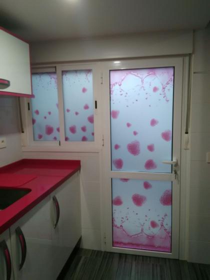 Cocina de un particular. decoración de cocinas. Rotulación de vinilos en impresión digital y al ácido