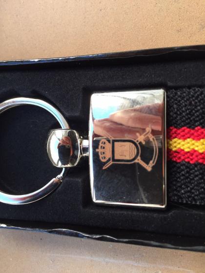 Cuartel General de la Fuerza Terrestre. Llavero grabado a l&aacute;ser con correa bandera de Espa&ntilde;a.