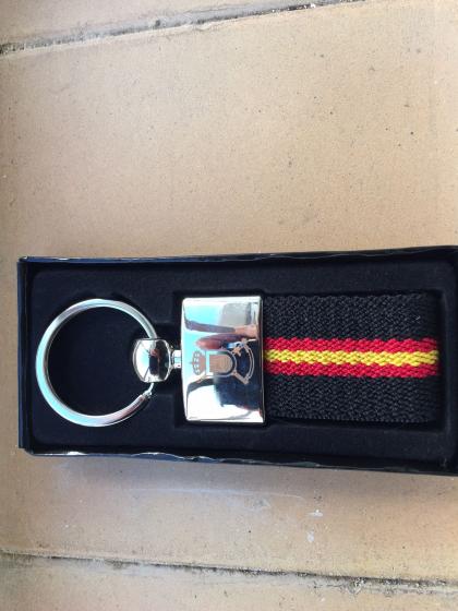 Cuartel General de la Fuerza Terrestre. Llavero grabado a l&aacute;ser con correa bandera de Espa&ntilde;a.