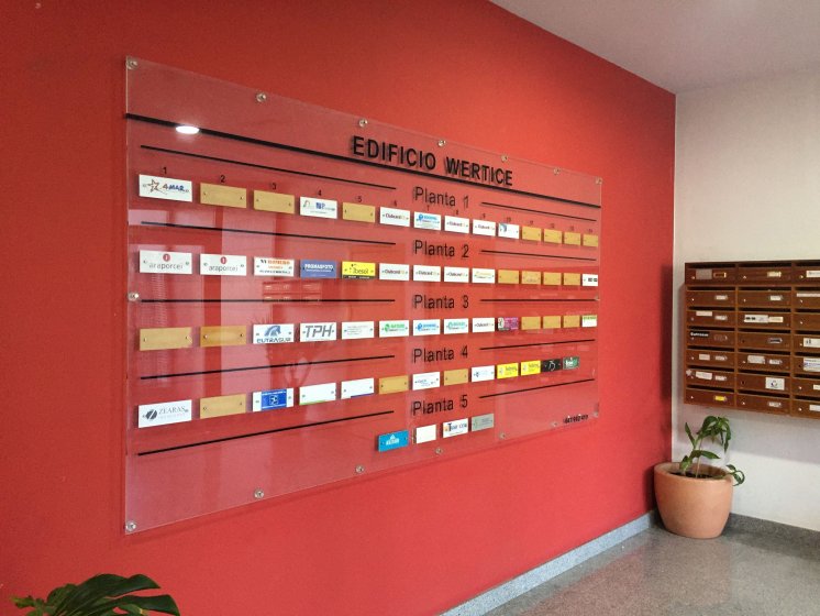 Directorio edificio placa de metacrilato de 10 mm. Dos Hermanas Sevilla