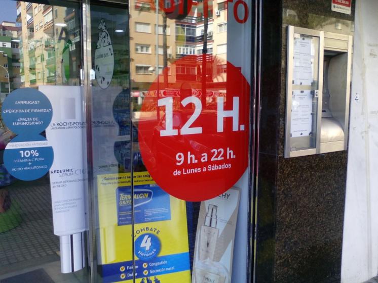 Farmacia Cádiz. Rotulación de vinilos en impresión digital 