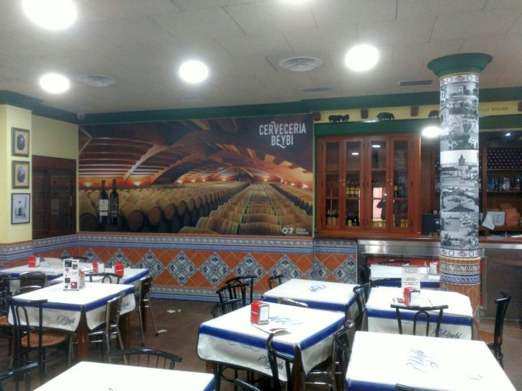 Foto mural en vinilo especial de pared laminado. Bodegas faustino en Bar Beiby en Dos Hermanas Sevilla
