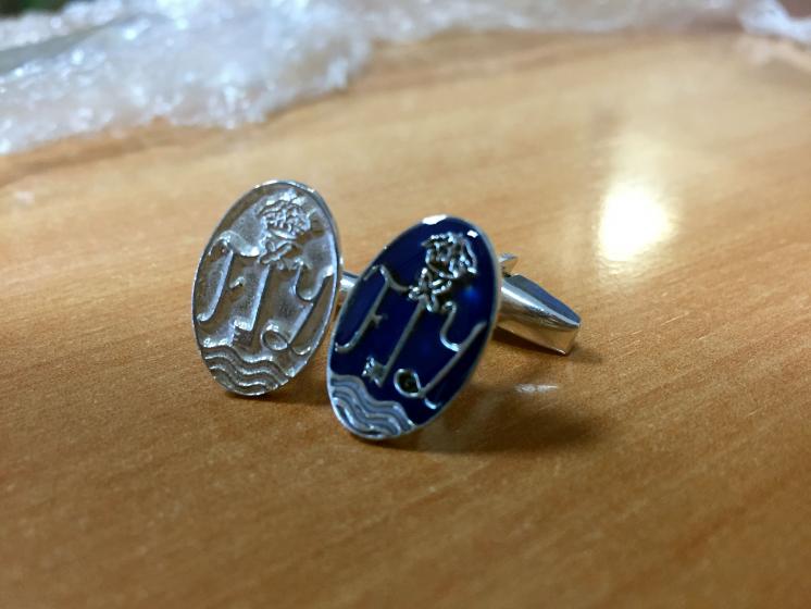 Gemelos en plata del Cuartel general de la Fuerza Terrestre Sevilla. Futer