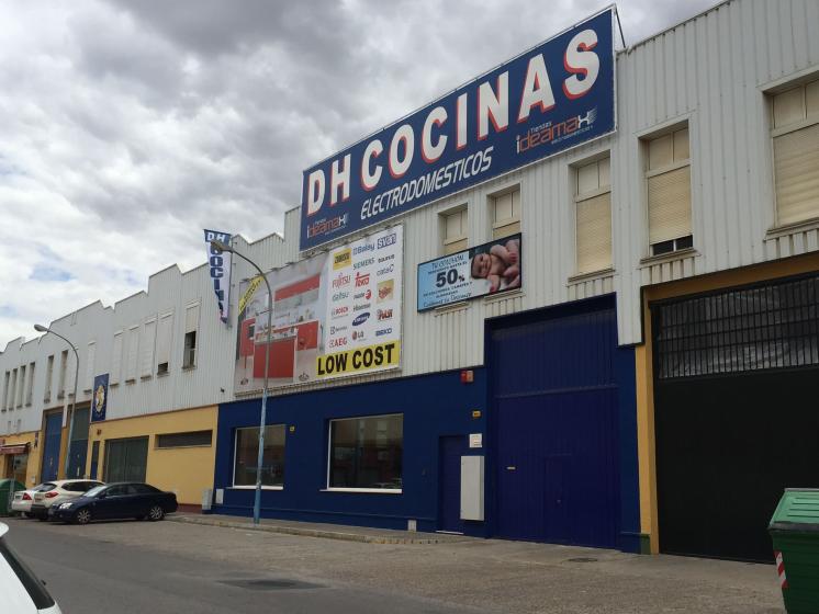 Lonas gran formato para DH Cocinas en Dos Hermanas Sevilla