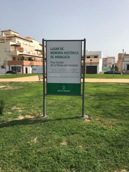 Monolito de la Memoria Hist&oacute;rica. Junta de Andaluc&iacute;a. Sevilla, C&aacute;diz, Huelva, Granada, C&oacute;rdoba, Ja&eacute;n y Almer&iacute;a