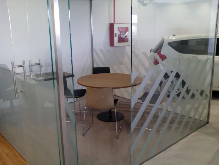  Nissan Andalsyr de Huelva. Rotulaci&oacute;n de vinilos al &aacute;cido