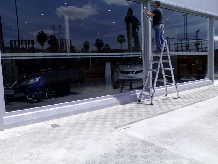  Nissan Andalsyr de Huelva. Rotulaci&oacute;n de vinilos 