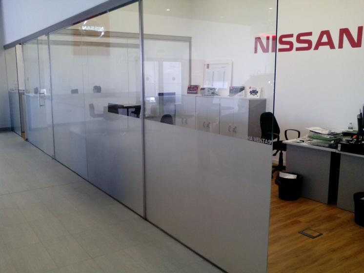 Nueva rotulación en vinilo para la Nissan Andalsyr de Huelva. Trabajos realizados para Soinan.