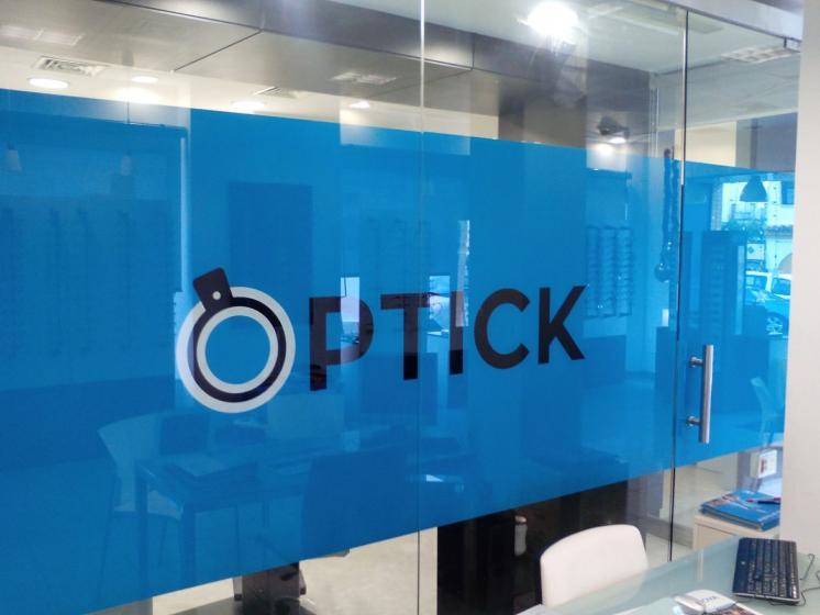 Optick, Óptica Bormujos. Rotulación de vinilos en impresión digital 