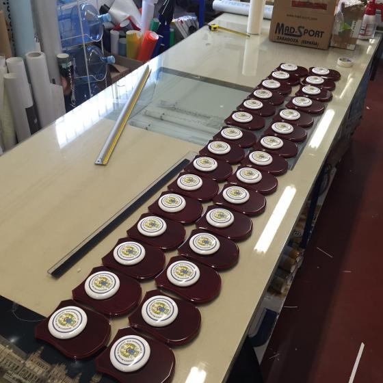 Residencia Militar de Estudiantes San Hermenegildo, Sevilla. Metopas en base de madera y esucdo en cer&aacute;mica pintada