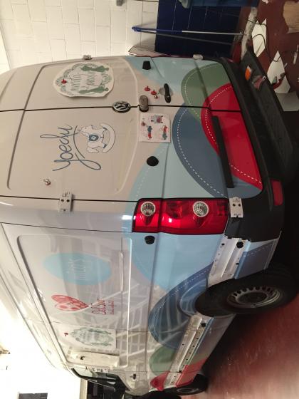 Rotulación con vinilo fundido laminado, especial para integrales. Trabajos para 75 Creativos Dos Hermanas Sevilla