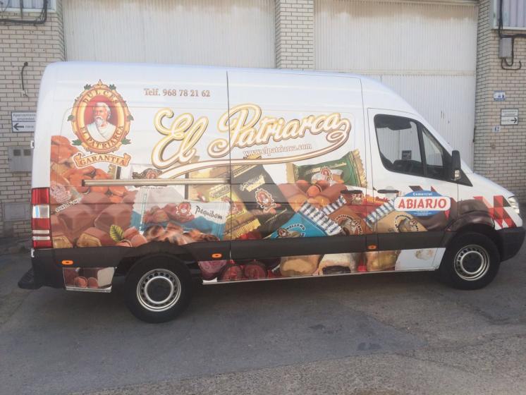 Rotulación de furgoneta con vinilo fundido. El Patriarca Estepa, Sevilla
