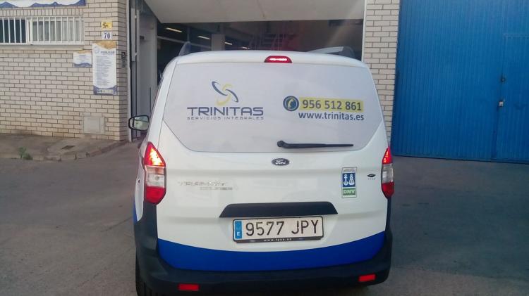 Rotulación de furgoneta en vinilo de corte e impresión digital. Trinitas Servicios Integrales, Sevilla