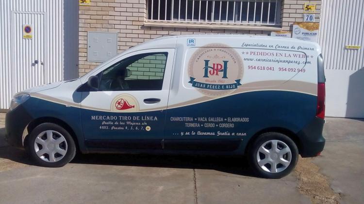 Rotulación integral de furgoneta en impresión digital con vinilos fundidos. Carnicería y charcutería Juan Pérez e Hijo