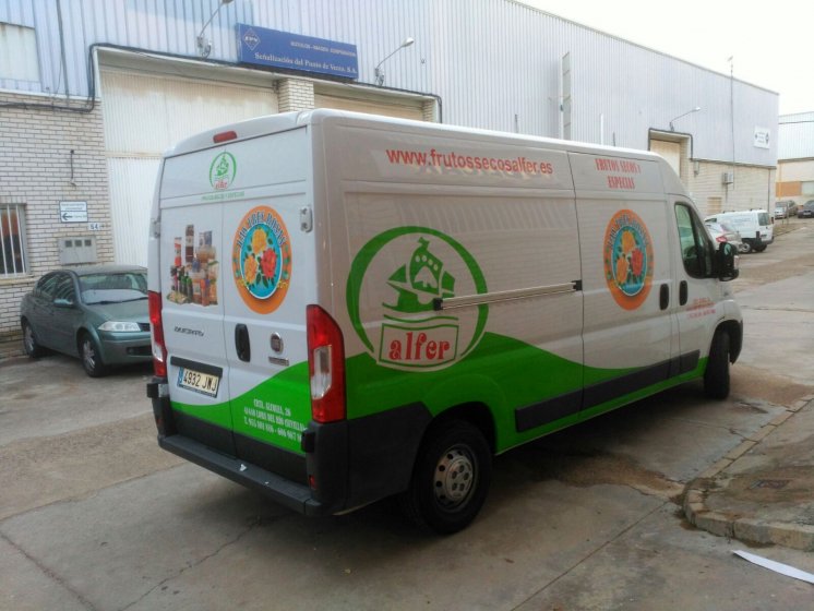 Rotulación semi integral de furgoneta. Vinilos fundidos. Frutos secos Alfer Sevilla.