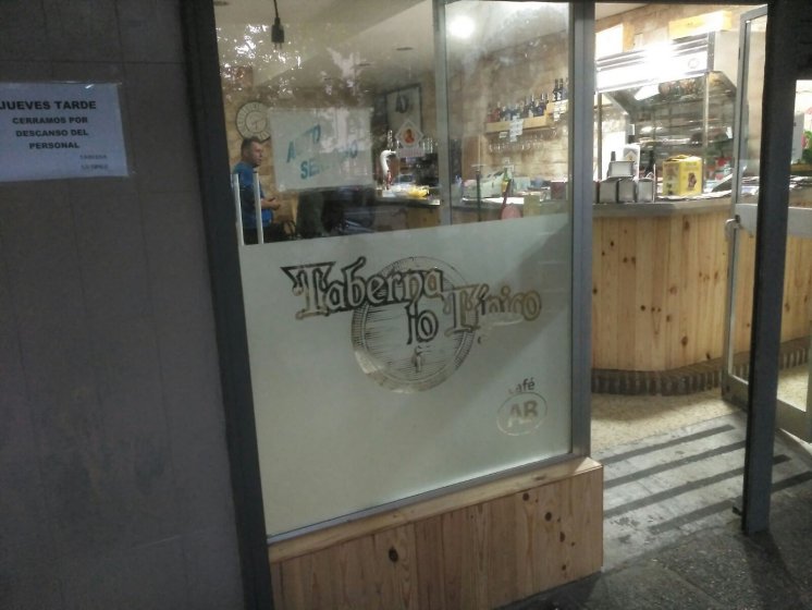 Rotulación de vinilos ácido plata en cristal. Café AB Sevilla