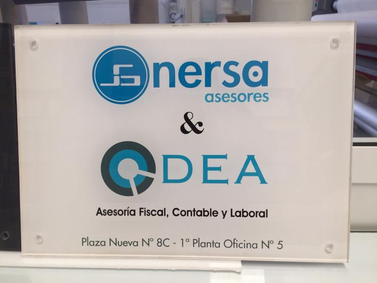 Rótulo cartel con rotulación Nersa & Odea Asesores, Sevilla