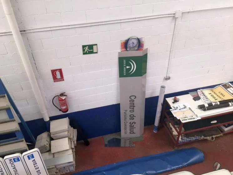 R&oacute;tulo Cartel Frente corporativo de acero inoxidable Junta de Andaluc&iacute;a. Centro de salud Pur&iacute;sima Concepci&oacute;n. Ja&eacute;n