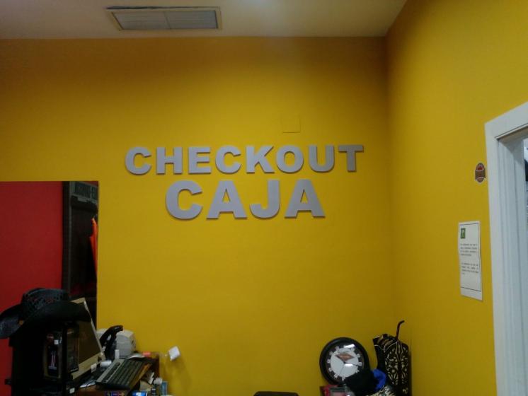 R&oacute;tulo cartel letras corp&oacute;reas. PVC para la caja de Harley Dadvison Sevilla